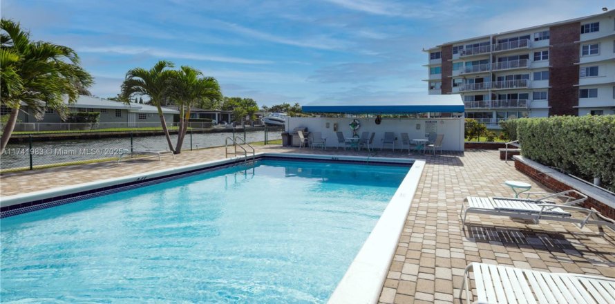 Condominio en Miami Shores, Florida, 2 dormitorios  № 1867616