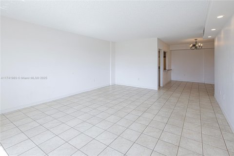 Condominio en venta en Miami Shores, Florida, 2 dormitorios, 107.21 m2 № 1867616 - foto 16