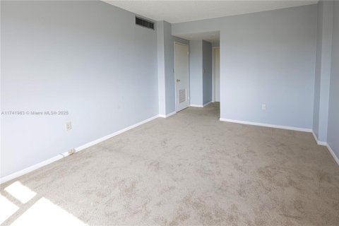 Condominio en venta en Miami Shores, Florida, 2 dormitorios, 107.21 m2 № 1867616 - foto 19