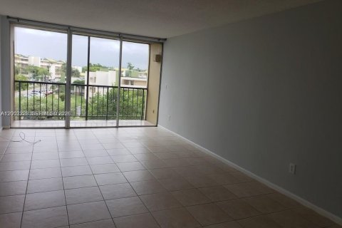 Condominio en venta en Miami, Florida, 1 dormitorio, 63.17 m2 № 2066728 - foto 1