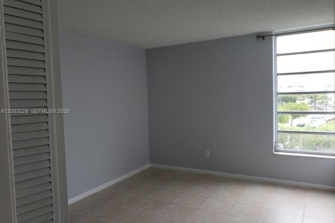 Condominio en venta en Miami, Florida, 1 dormitorio, 63.17 m2 № 2066728 - foto 4