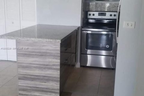 Condominio en venta en Miami, Florida, 1 dormitorio, 63.17 m2 № 2066728 - foto 3