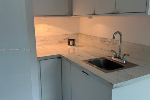 Immobilier commercial à louer à Miami, Floride: 1 chambre, 83.61 m2 № 1971537 - photo 4