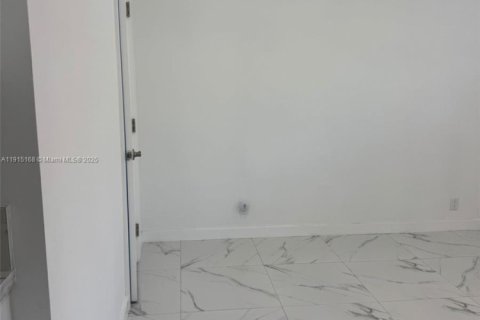 Immobilier commercial à louer à Miami, Floride: 1 chambre, 83.61 m2 № 1971537 - photo 9