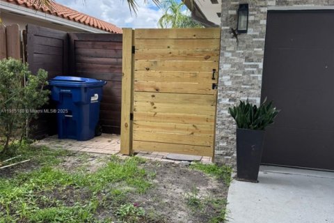 Immobilier commercial à louer à Miami, Floride: 1 chambre, 83.61 m2 № 1971537 - photo 2