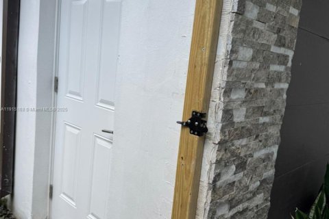 Immobilier commercial à louer à Miami, Floride: 1 chambre, 83.61 m2 № 1971537 - photo 3