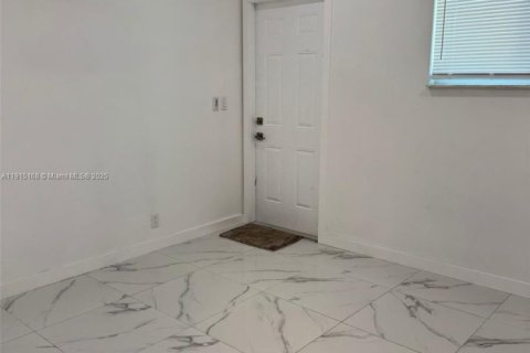 Immobilier commercial à louer à Miami, Floride: 1 chambre, 83.61 m2 № 1971537 - photo 6