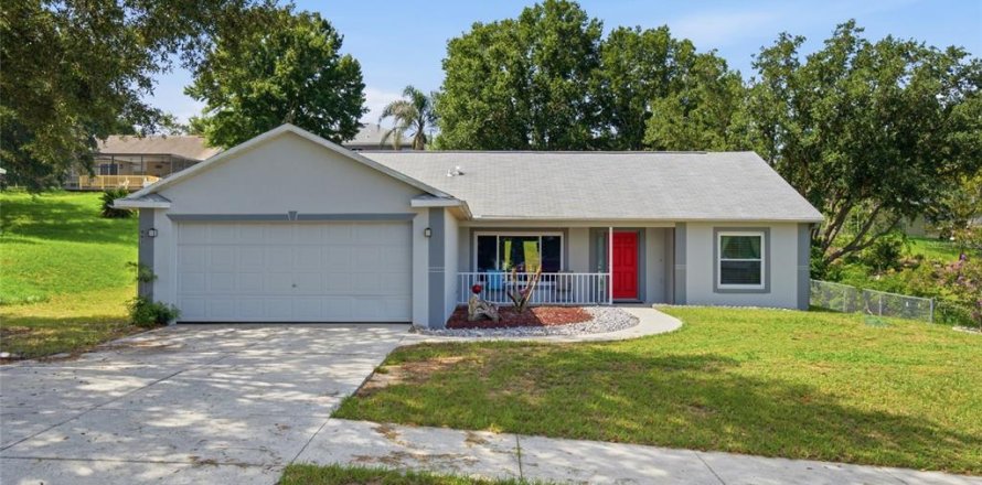 House in Minneola, Florida 3 bedrooms, 153.1 sq.m. № 2207371