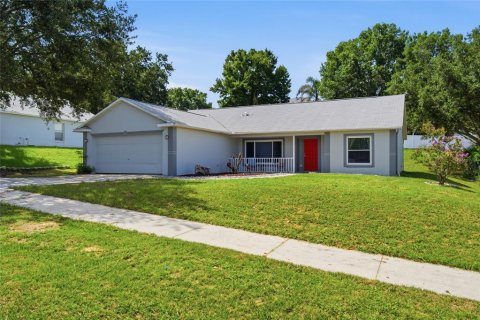 House in Minneola, Florida 3 bedrooms, 153.1 sq.m. № 2207371 - photo 4