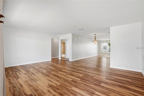 Condominio en venta en Pinellas Park, Florida, 2 dormitorios, 164.99 m2 № 2373932 - foto 11