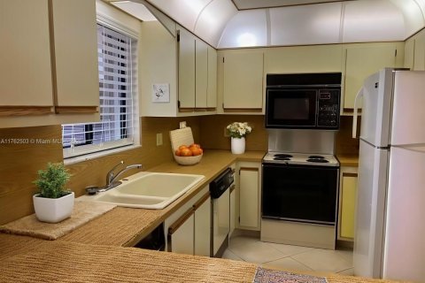 Condo in Wellington, Florida, 2 bedrooms  № 1715024 - photo 8
