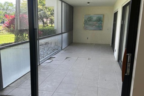 Condo in Wellington, Florida, 2 bedrooms  № 1715024 - photo 29
