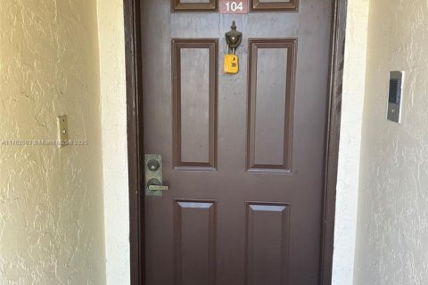 Condo in Wellington, Florida, 2 bedrooms  № 1715024 - photo 9