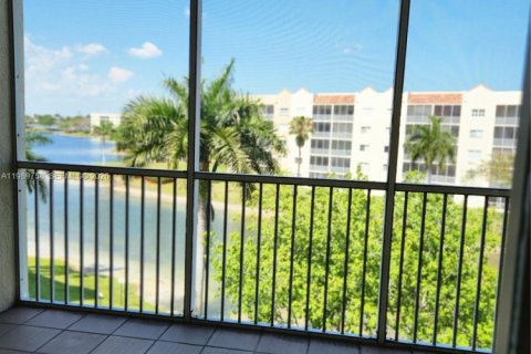 Купить кондоминиум в Дорал, Флорида 3 спальни, 158.86м2, № 2057380 - фото 12