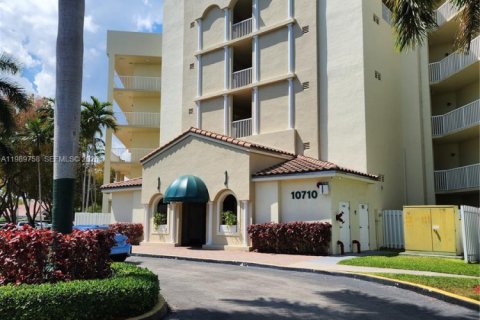 Купить кондоминиум в Дорал, Флорида 3 спальни, 158.86м2, № 2057380 - фото 2