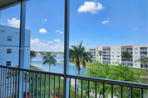 Купить кондоминиум в Дорал, Флорида 3 спальни, 158.86м2, № 2057380 - фото 11