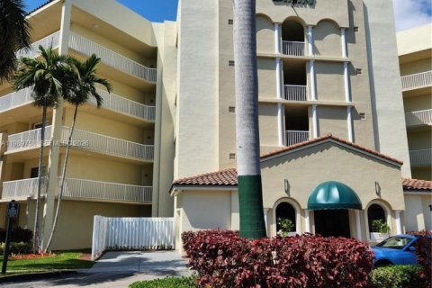 Кондоминиум с 3 спальнями в Дорал, Флорида № 2057380