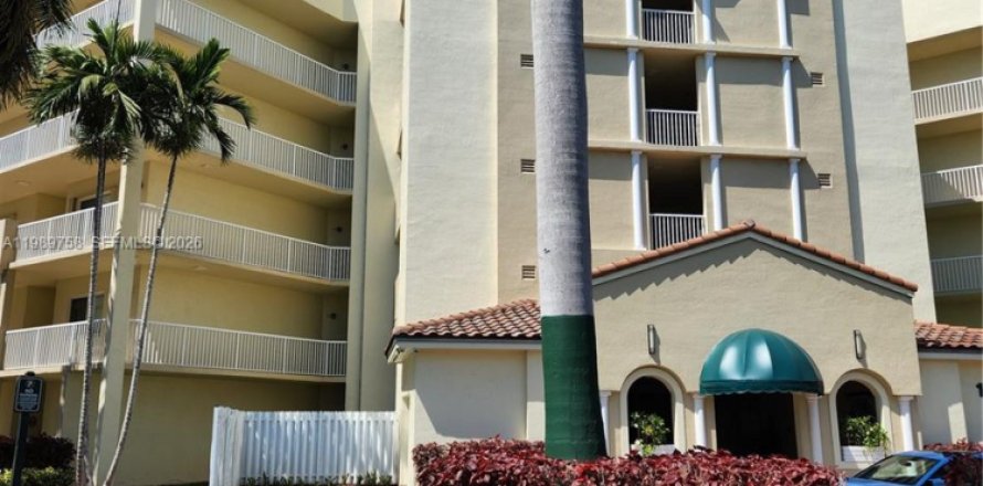 Кондоминиум с 3 спальнями в Дорал, Флорида № 2057380