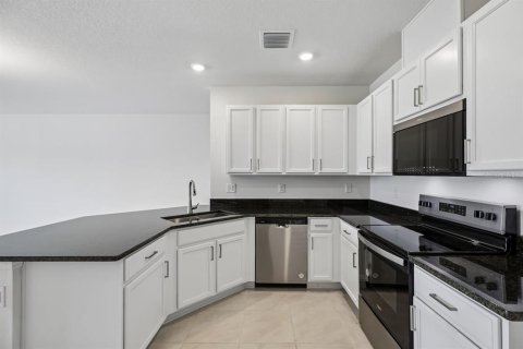 Townhouse in Lake Wales, Florida 3 bedrooms, 144.65 sq.m. № 2375519 - photo 6
