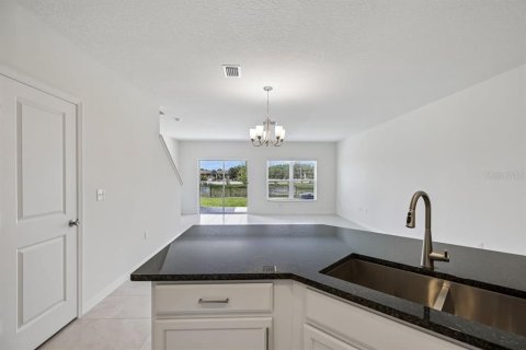 Townhouse in Lake Wales, Florida 3 bedrooms, 144.65 sq.m. № 2375519 - photo 7