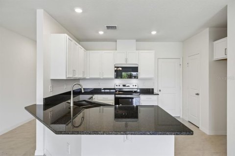 Townhouse in Lake Wales, Florida 3 bedrooms, 144.65 sq.m. № 2375519 - photo 5