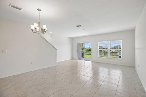 Townhouse in Lake Wales, Florida 3 bedrooms, 144.65 sq.m. № 2375519 - photo 3