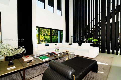 Casa en venta en Plantation, Florida, 5 dormitorios, 384.8 m2 № 2016415 - foto 24