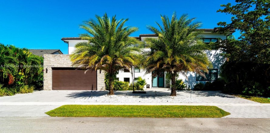 Casa en Plantation, Florida 5 dormitorios, 384.8 m2 № 2016415