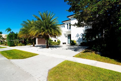 Casa en venta en Plantation, Florida, 5 dormitorios, 384.8 m2 № 2016415 - foto 2