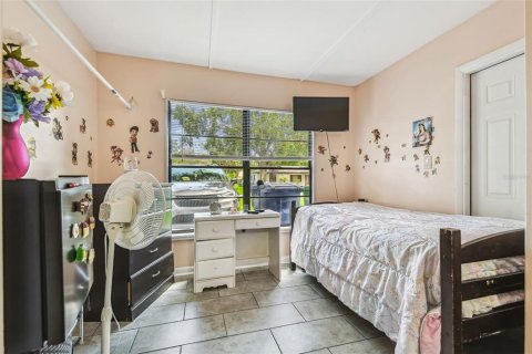 House in Tampa, Florida 5 bedrooms, 176.33 sq.m. № 1787362 - photo 17