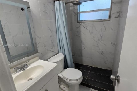 Снять в аренду квартиру в Форт-Лодердейл, Флорида 1 спальня, 51.1м2, № 1946238 - фото 2