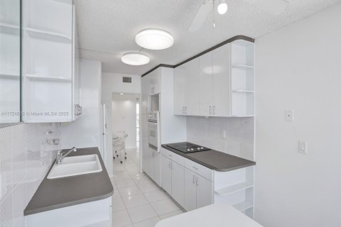 Купить кондоминиум в Авентура, Флорида 2 спальни, 145.39м2, № 1984953 - фото 10