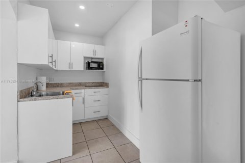 House in West Park, Florida 4 bedrooms, 116.87 sq.m. № 1701785 - photo 18