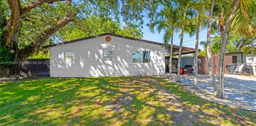 House in West Park, Florida 4 bedrooms, 116.87 sq.m. № 1701785