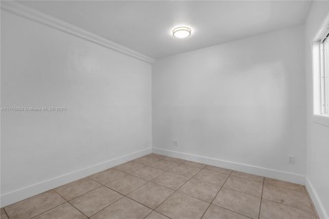 House in West Park, Florida 4 bedrooms, 116.87 sq.m. № 1701785 - photo 22