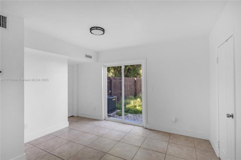House in West Park, Florida 4 bedrooms, 116.87 sq.m. № 1701785 - photo 20