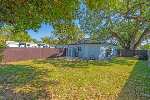 House in West Park, Florida 4 bedrooms, 116.87 sq.m. № 1701785 - photo 23