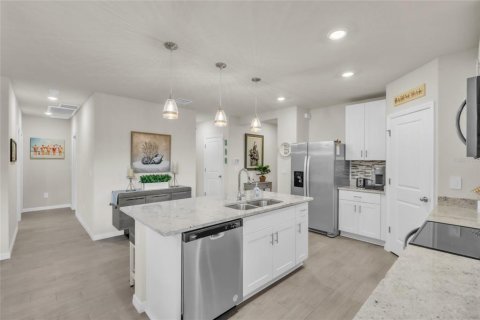 House in Nokomis, Florida 3 bedrooms, 158.31 sq.m. № 2312422 - photo 8