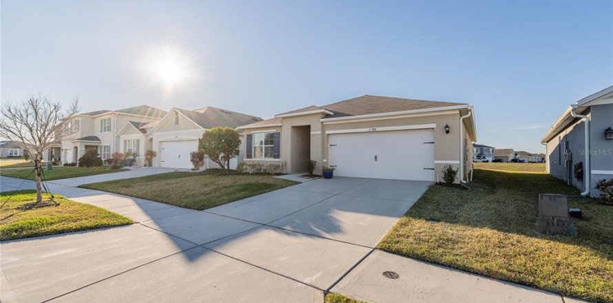 Villa ou maison à Lakeland, Floride 3 chambres, 158.96 m2 № 2142355