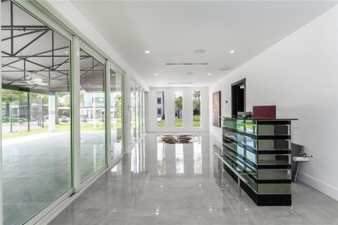 Casa en alquiler en Miami, Florida, 7 dormitorios, 743.22 m2 № 1947771 - foto 15