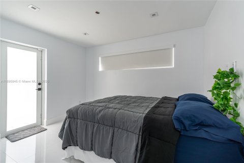Casa en alquiler en Miami, Florida, 7 dormitorios, 743.22 m2 № 1947771 - foto 30