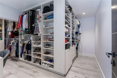 Casa en alquiler en Miami, Florida, 7 dormitorios, 743.22 m2 № 1947771 - foto 28