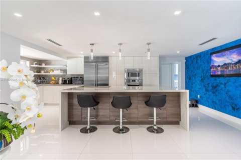 Casa en alquiler en Miami, Florida, 7 dormitorios, 743.22 m2 № 1947771 - foto 11
