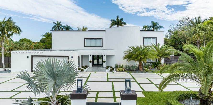 Casa en Miami, Florida 7 dormitorios, 743.22 m2 № 1947771