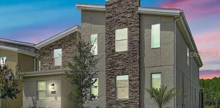 Casa en Kissimmee, Florida 8 dormitorios, 398.46 m2 № 2426016