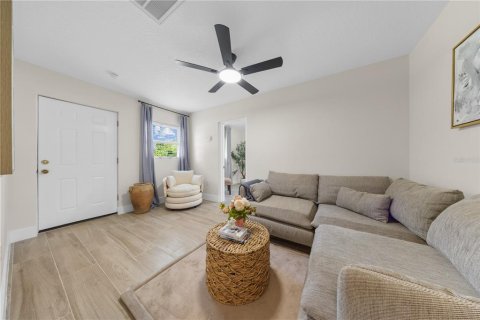 Villa ou maison à vendre à Apopka, Floride: 2 chambres, 74.04 m2 № 2430555 - photo 19