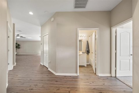 House in Wesley Chapel, Florida 3 bedrooms, 164.81 sq.m. № 1793010 - photo 6