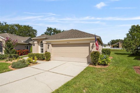 House in Wesley Chapel, Florida 3 bedrooms, 164.81 sq.m. № 1793010 - photo 2