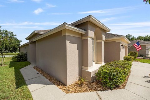 House in Wesley Chapel, Florida 3 bedrooms, 164.81 sq.m. № 1793010 - photo 3