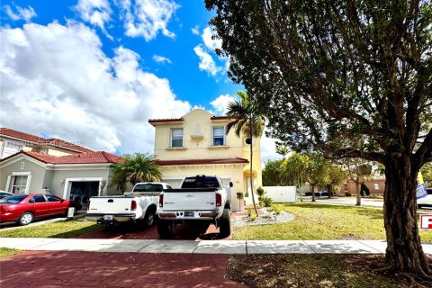 House in Homestead, Florida 3 bedrooms, 149.57 sq.m. № 2152964
